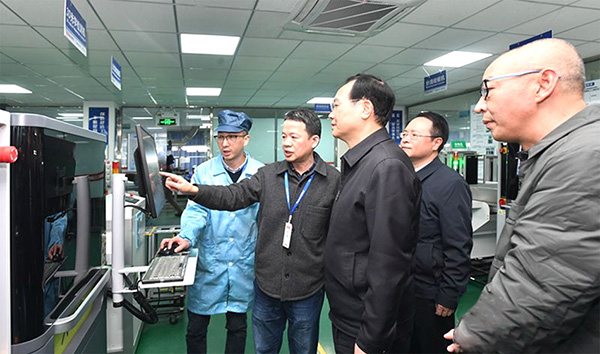 福建省委常委、福州市委書記林寶金一行蒞臨睿能科技調(diào)研(圖2)