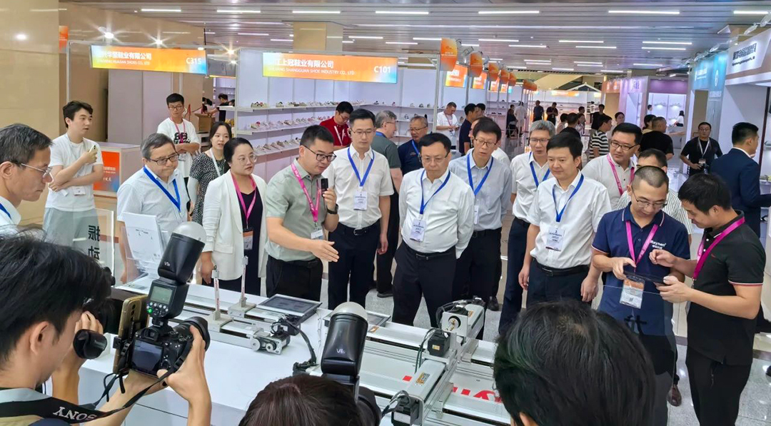 諸暨襪博會(huì)精彩回顧 | 睿能以智能科技引領(lǐng)針織產(chǎn)業(yè)新未來(lái)(圖2)